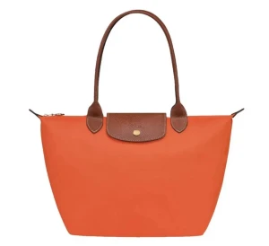 Long champ väska! - Säljer denna longchamp väskan i storlek L! Är i väldigt bra skick trots att den köptes 2003, skriv för mer frågor! Försöker svara så snabbt jag kan