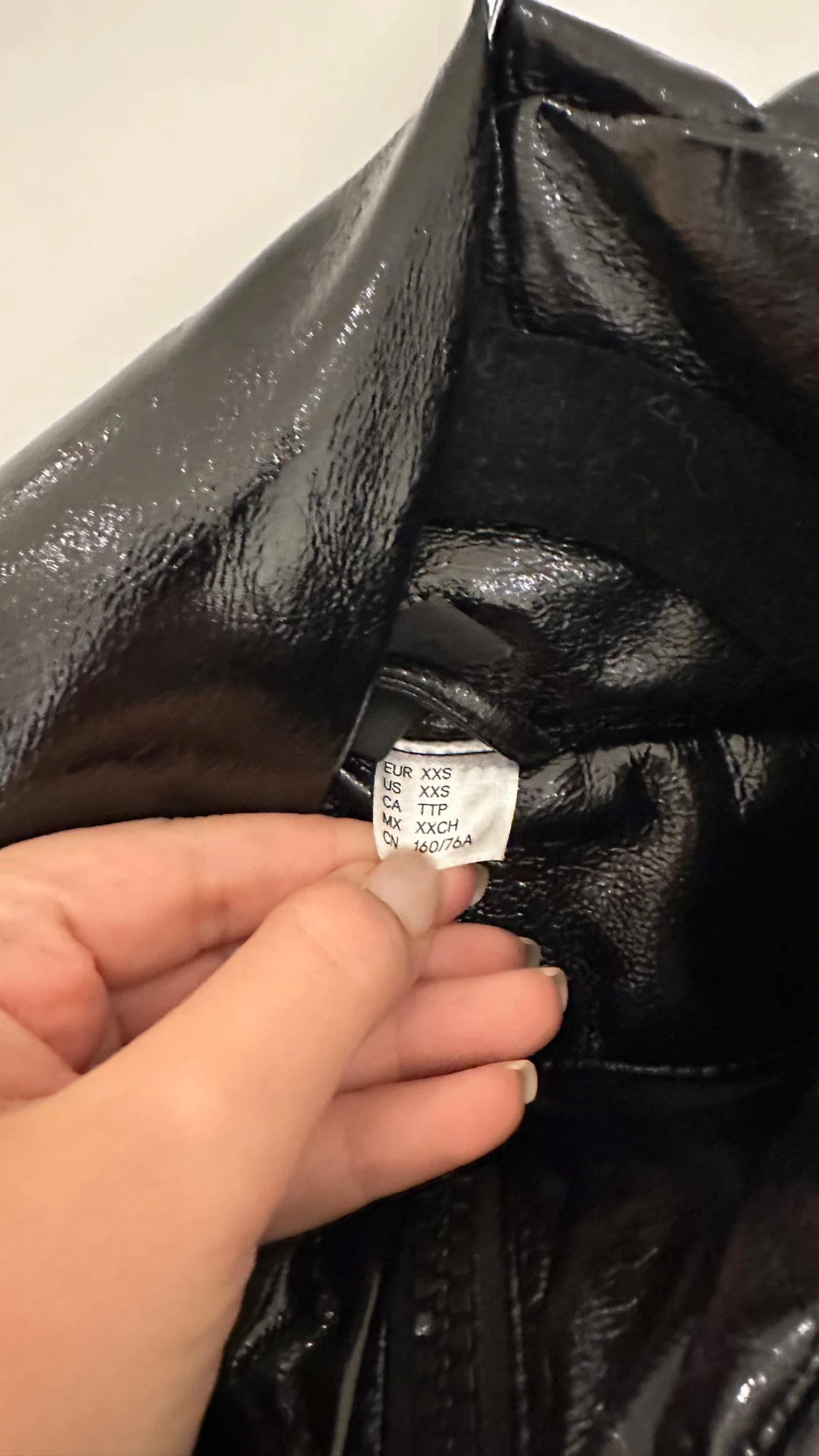 Svart glansig pufferjacka med dragkedja - 5