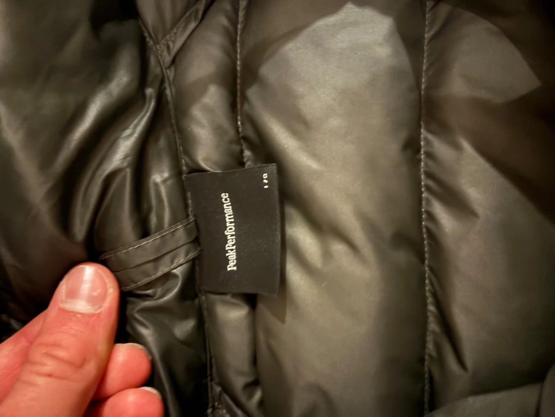 Svart pufferjacka Peak Performance strl. xs/170 - 3