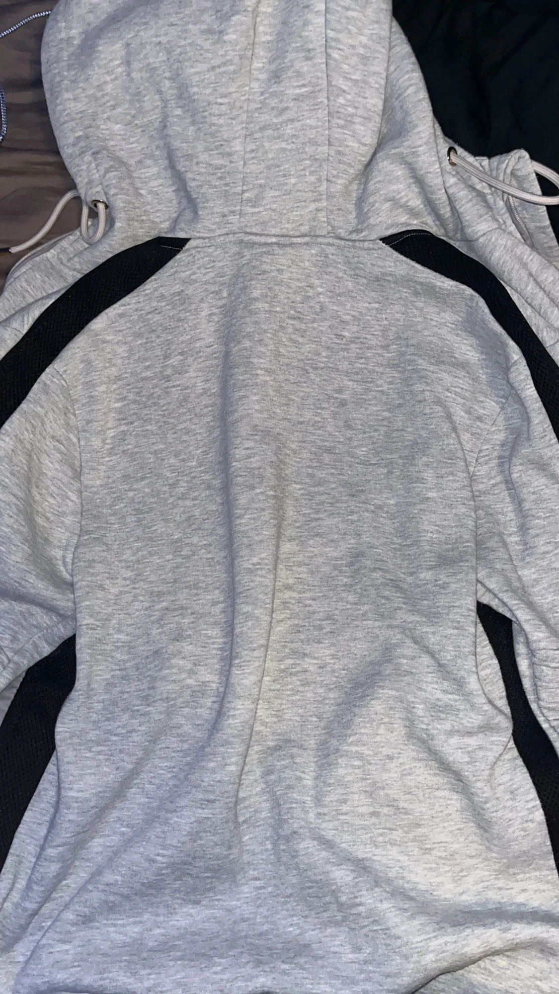 Grå hoodie från Glorious Gangsta - 2