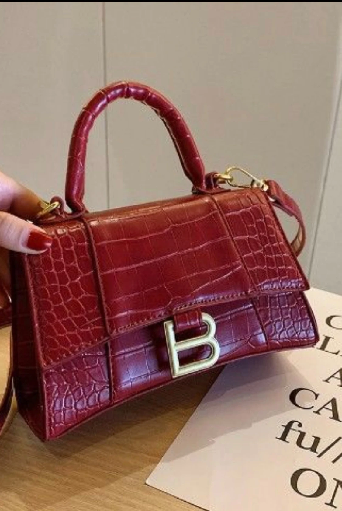 Två trendiga handväskor i skinn - 1