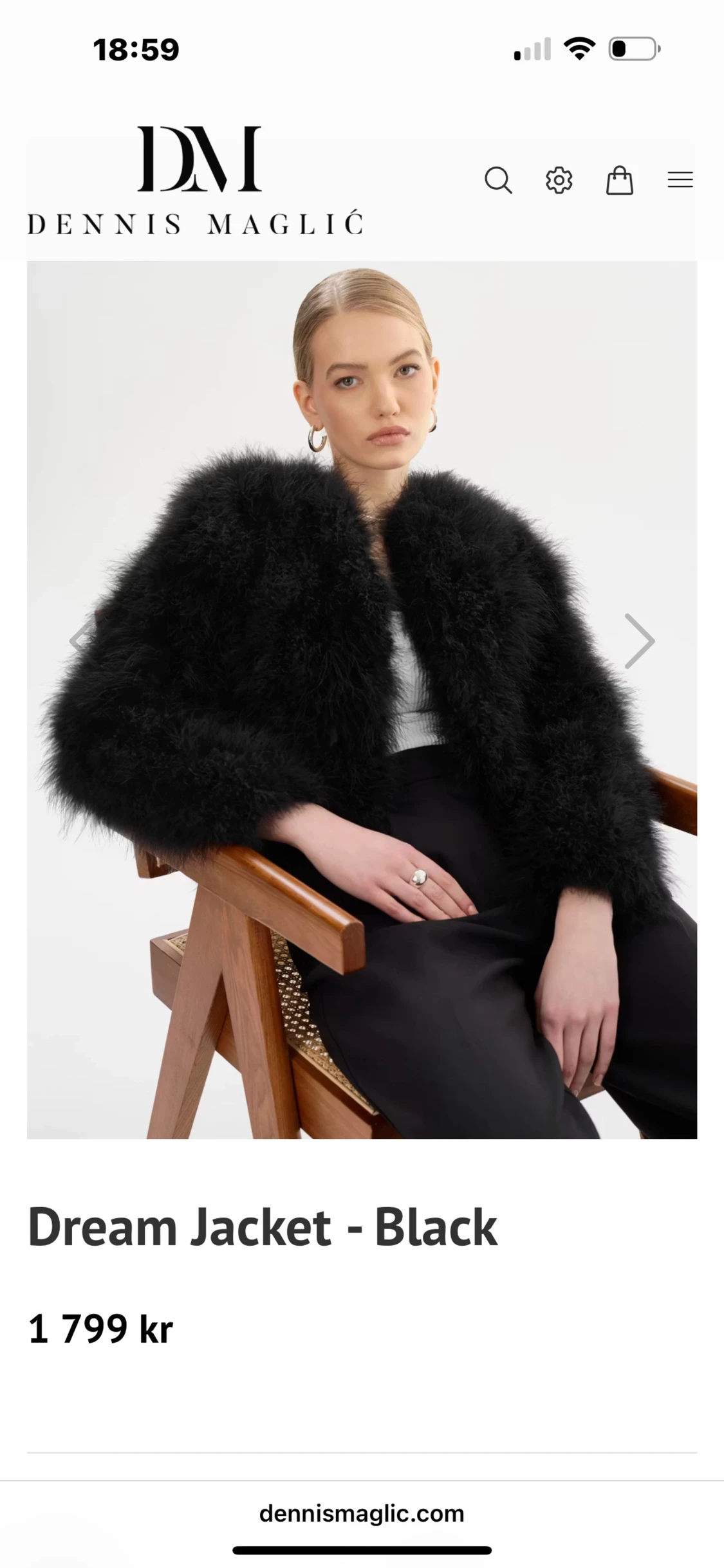 Svart pälsjacka från Dennis Maglic