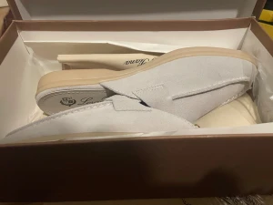 Loro Piana - Helt nya och oanvända Loro Piana loafer slipper . Sko Box/dustbag till kommer, finns bara en liten fläk på framsidan som man ser i 5:e  bilden! Skickar samma dag eller dagen efter 🙌‼️