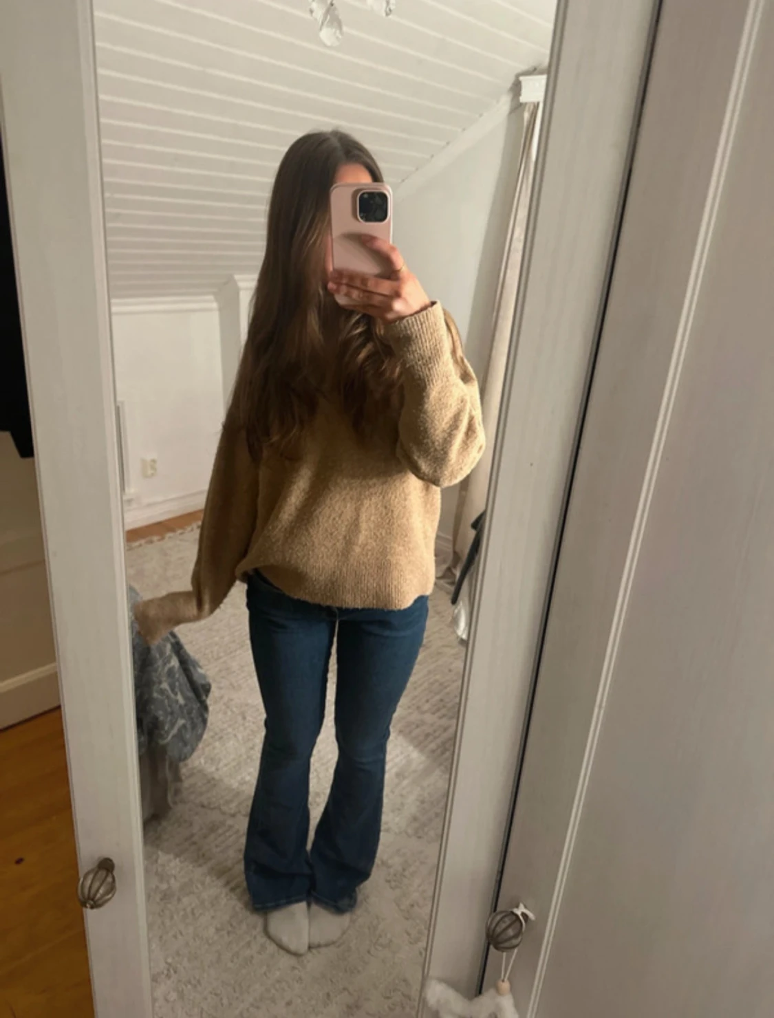 Blå bootcut jeans med låg midja