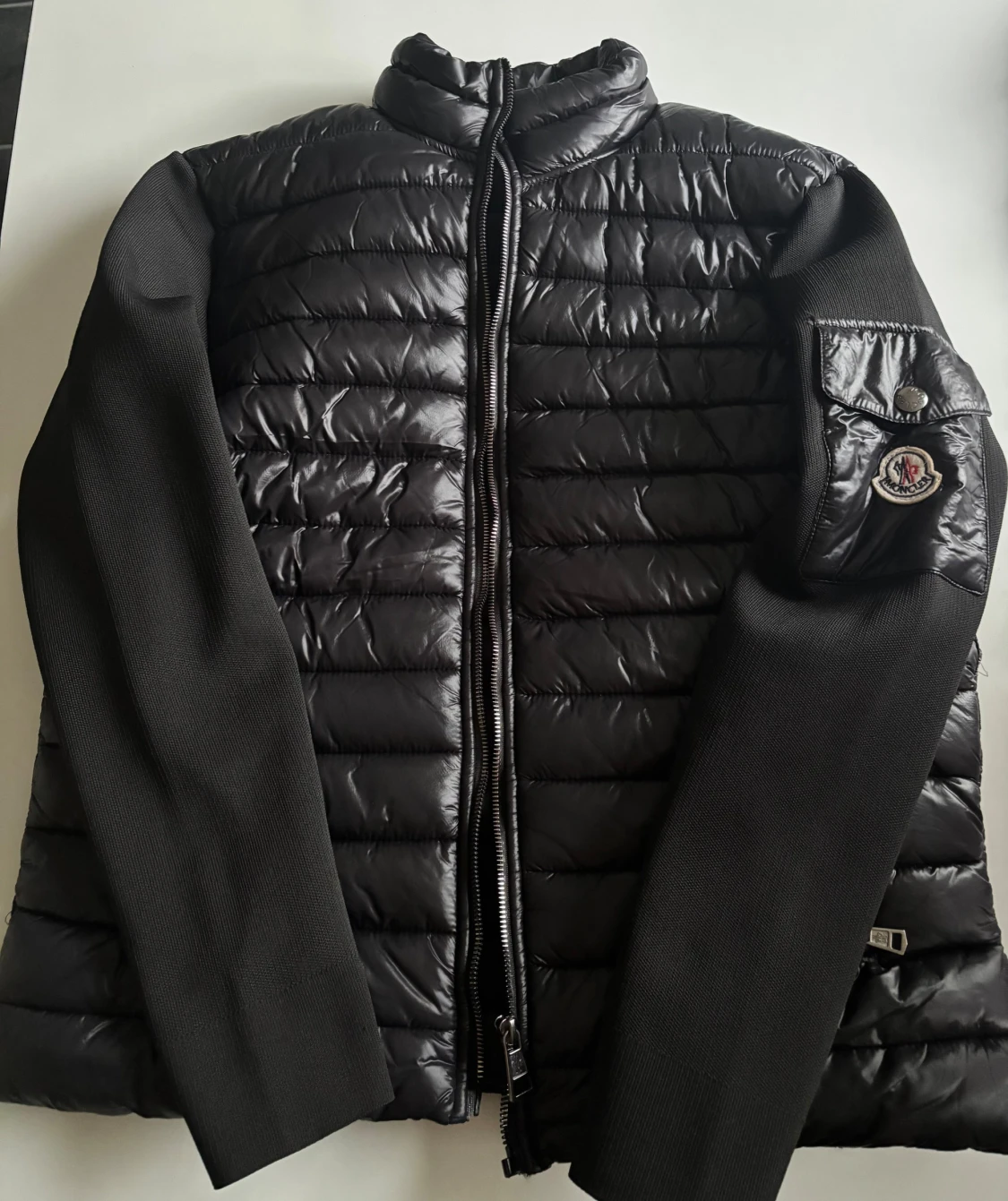 Mörkgrå pufferjacka från Moncler - 3