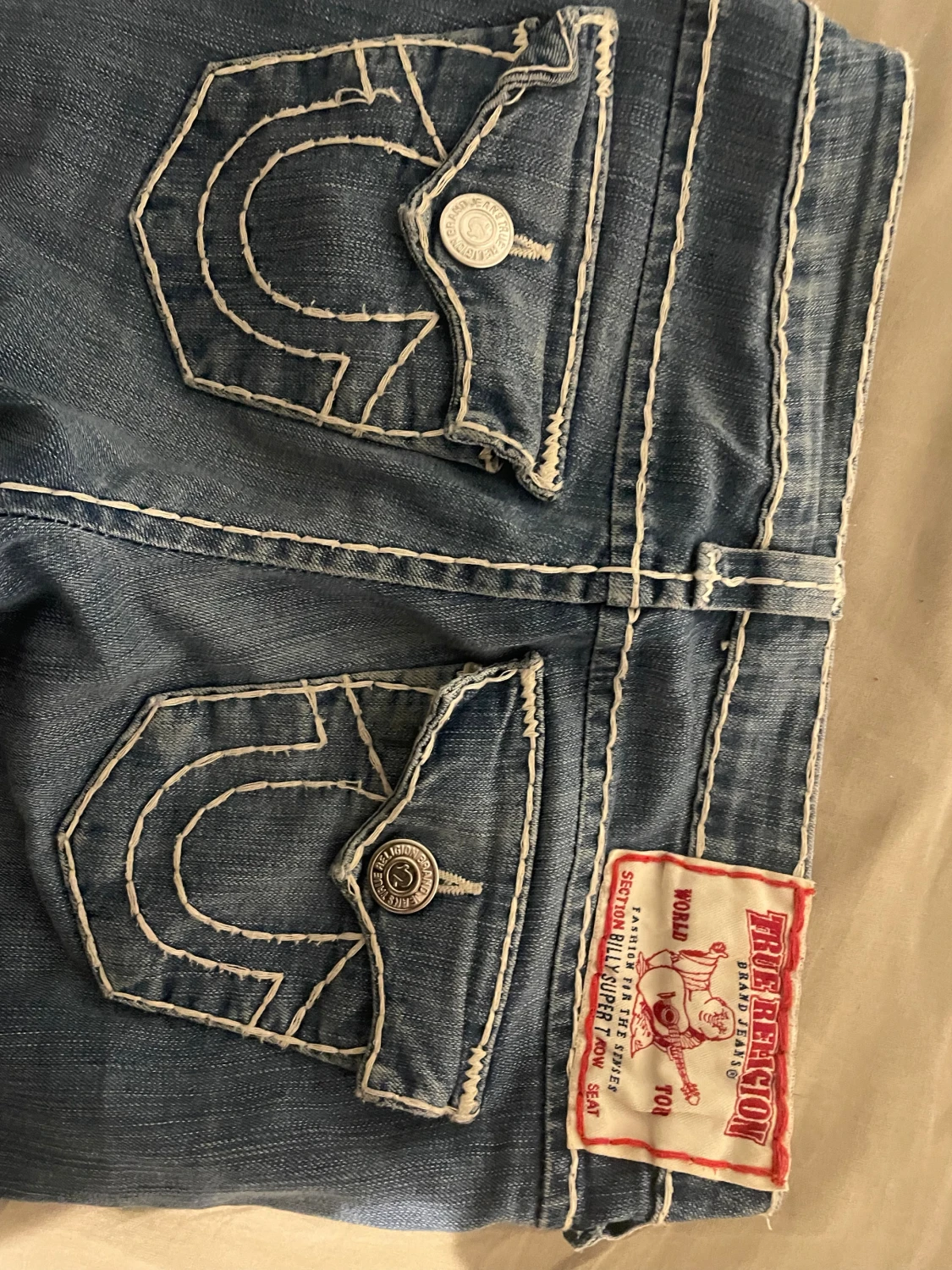 True Religion jeans med kontrastsömmar