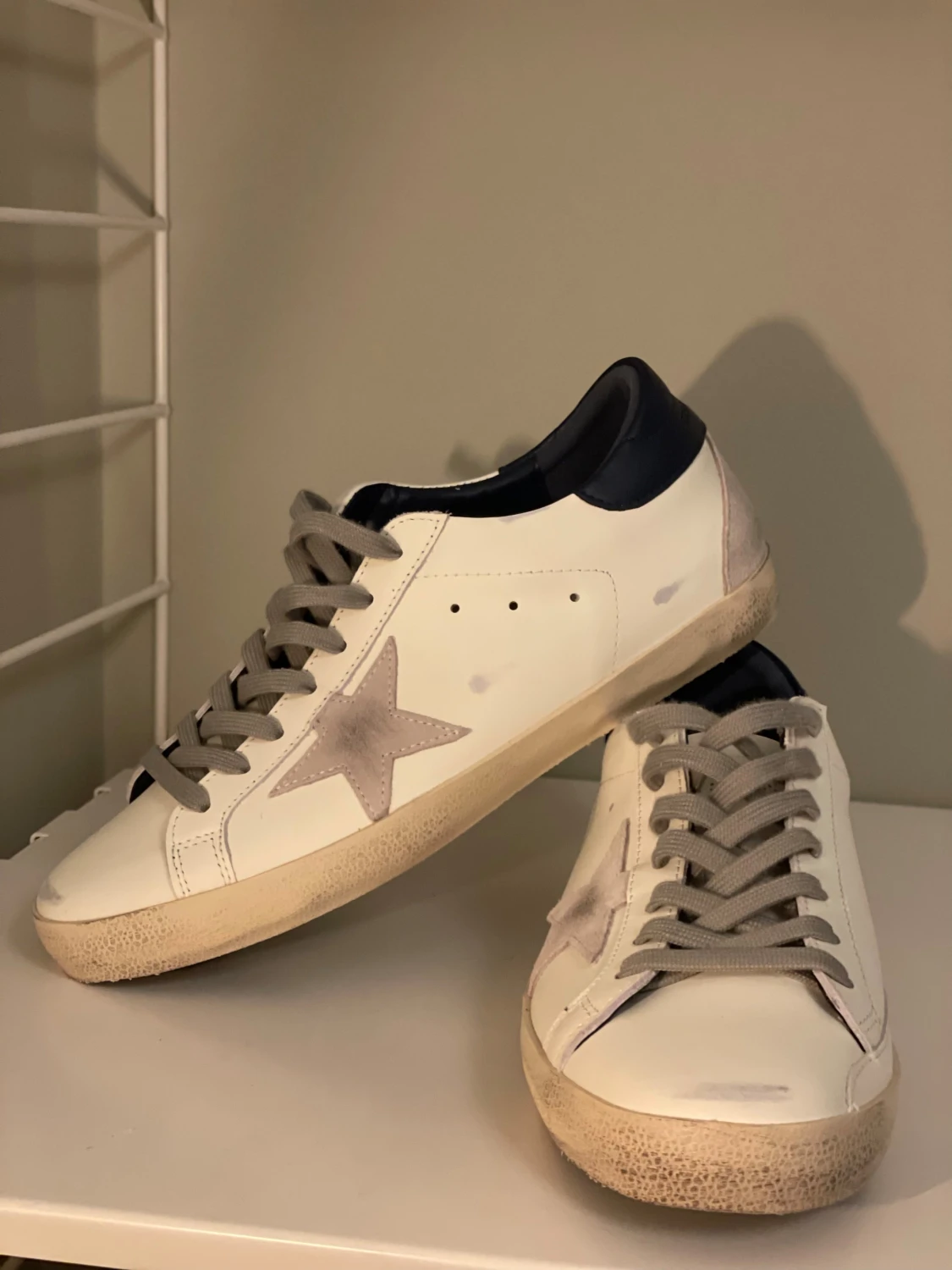 Golden Goose vita sneakers med stjärna