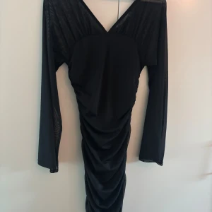 Unik klänning med mesh - Från NA-KD, säljs inte längre och i nyskick