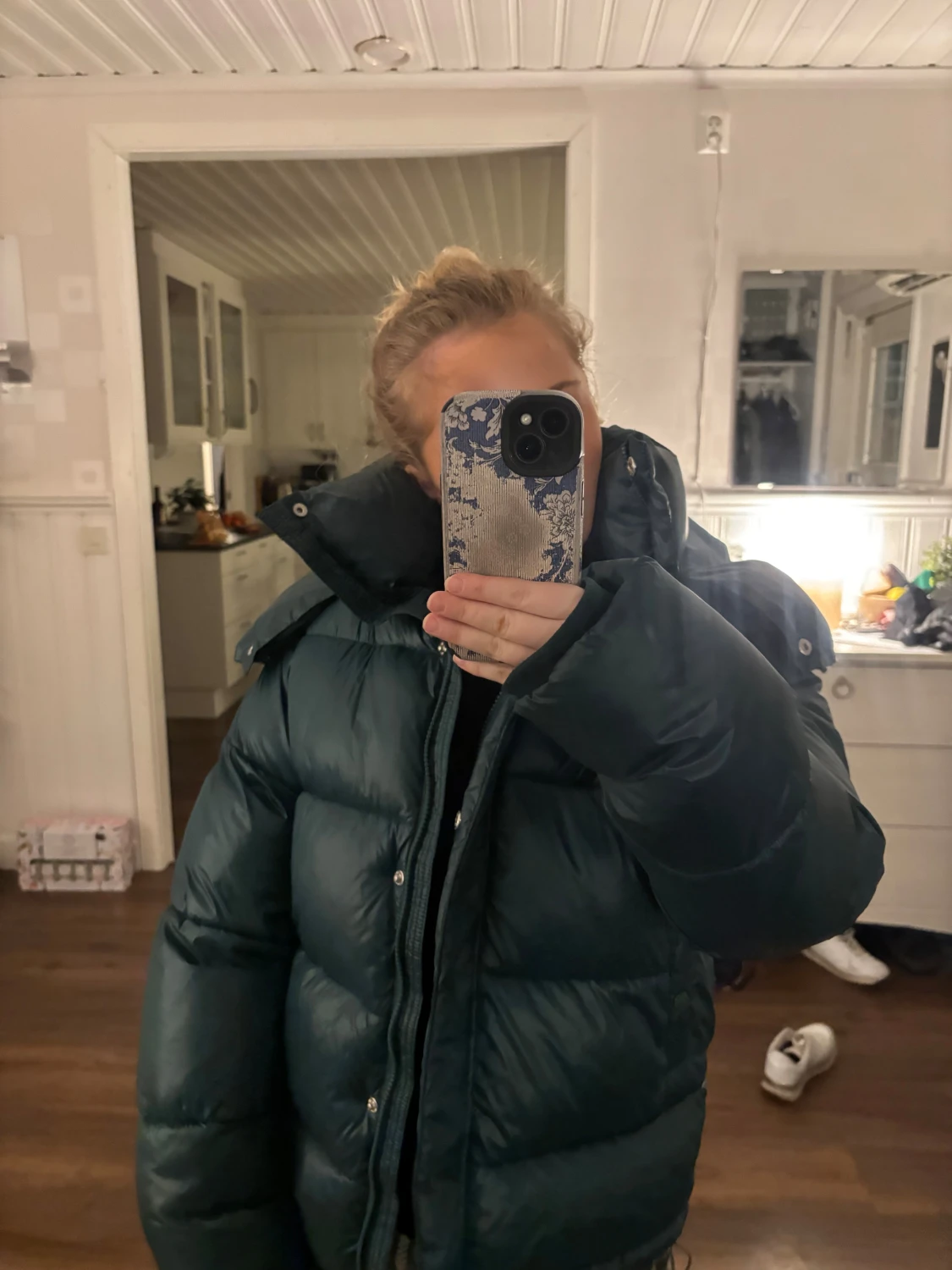 Mörkgrön pufferjacka med huva - 1