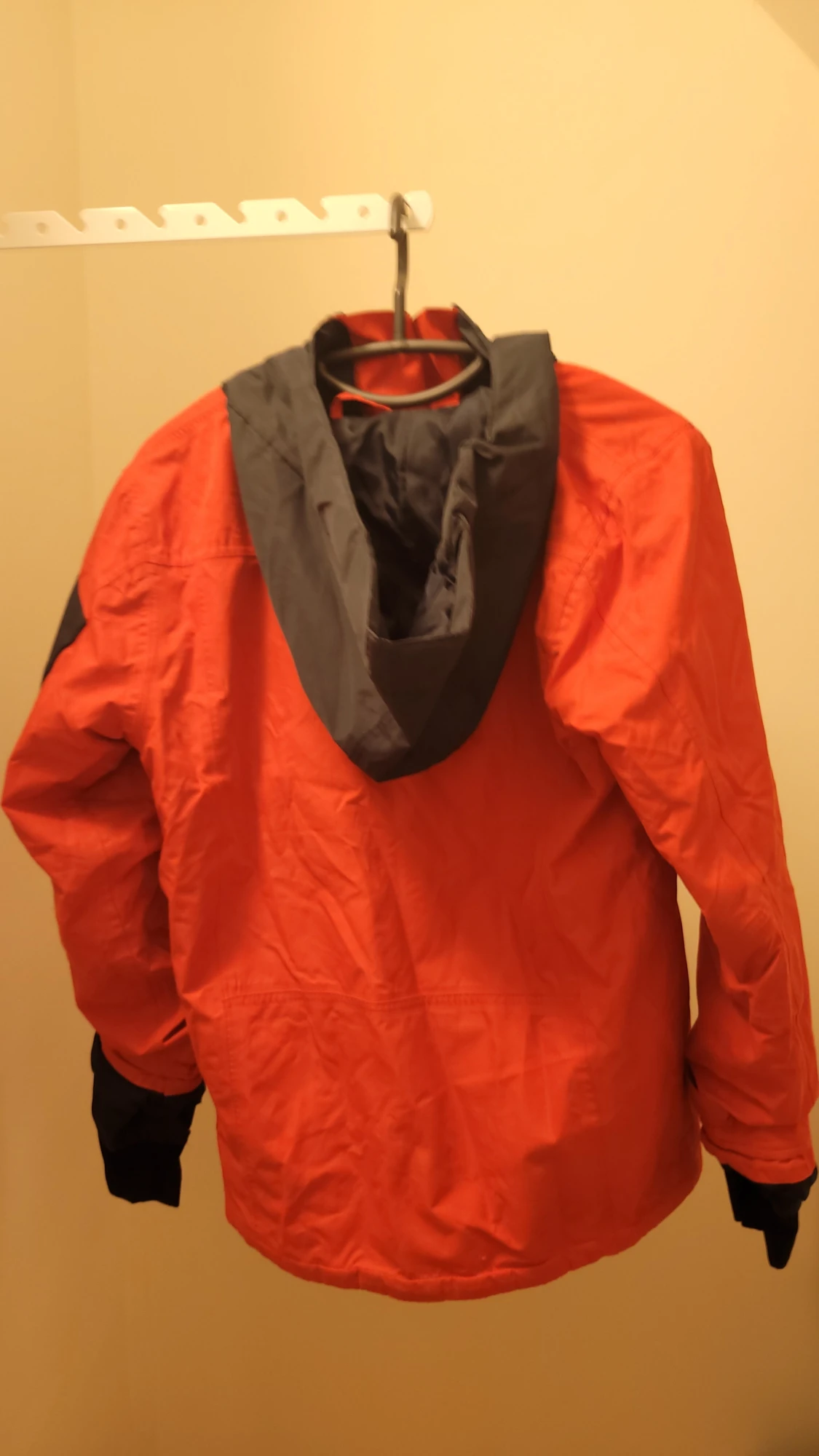 Röd skidjacka True North med huva - 2