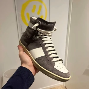 Saint laurent skor - Ett par SL/100H, varsamt använda. Tveka inte på att skriva om du har frågor!