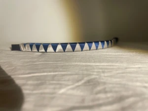 Snyggt pannband 💓 - Snyggt pannband från Globus med blått och vitta detaljer 💓 inga skador eller hål bara lite smutsig på baksidan men synd INTE vid användning knappt alls 💞 priset går att diskutera, kola gärna mina andra annonser💓 