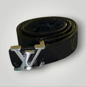 L.V bälte 115cm - Helt ny. Fin replika med grym kvalitet. 115cm. Pris: 699kr. Först till kvarn som gäller. Skickas direkt inom 24h