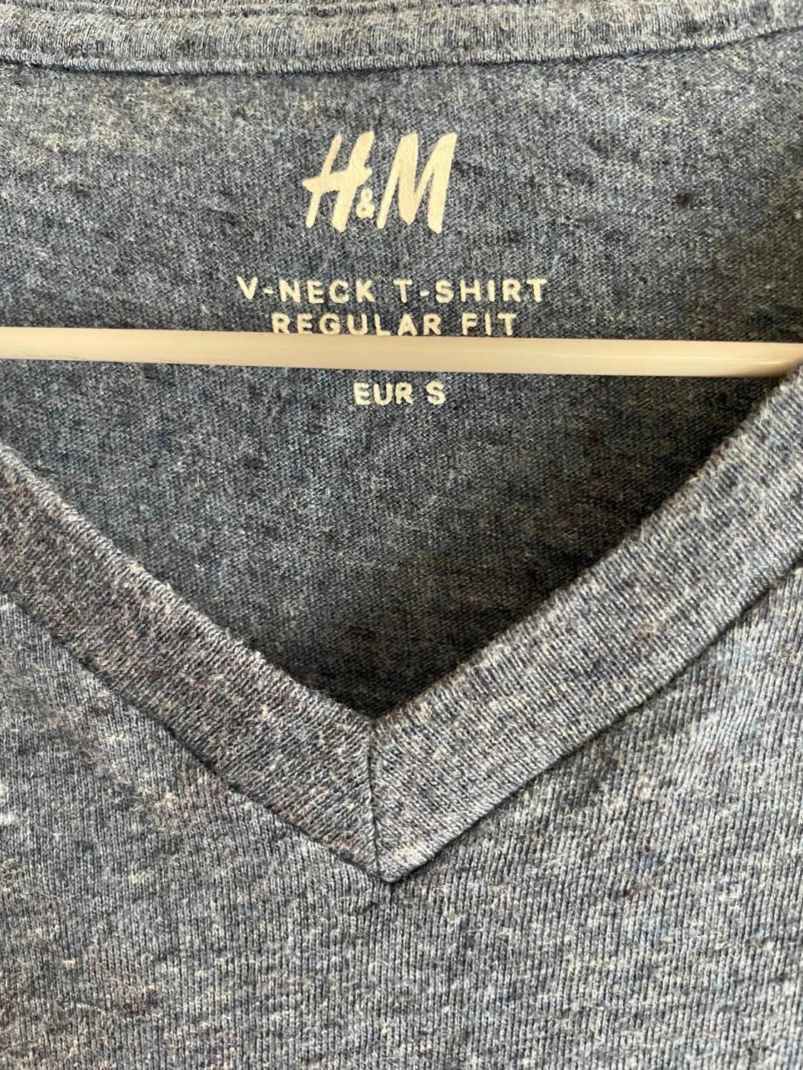 Blå v-ringad t-shirt från H&M - 2