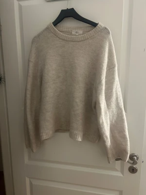 Beige stickad tröja från gina - Mysig beige stickad tröja från gina i strl s☺️