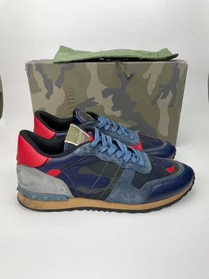 Valentino rockrunners  - BLACK FRIDAY REA!! Valentino skor. Hör av dig vid frågor