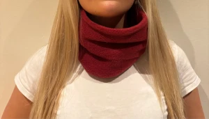 Buff röd - ruby - Röd fleece buff- ruby. Handgjorda av vårat uf företag - Beyondbuff. Det finns ett begränsat antal så hör gärna av dig innan du köper❤️❤️Mått: 17 höjd, 27 bredd (rakt över)