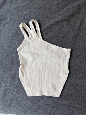 Limited Ed. Japansk Jordan  - Säljer denna helt oanvända Limited edition toppen jag köpte på Jordan Store i Tokyo. Ordinarie pris var någonstans runt 500-600 SEK. Slutsåld överallt.