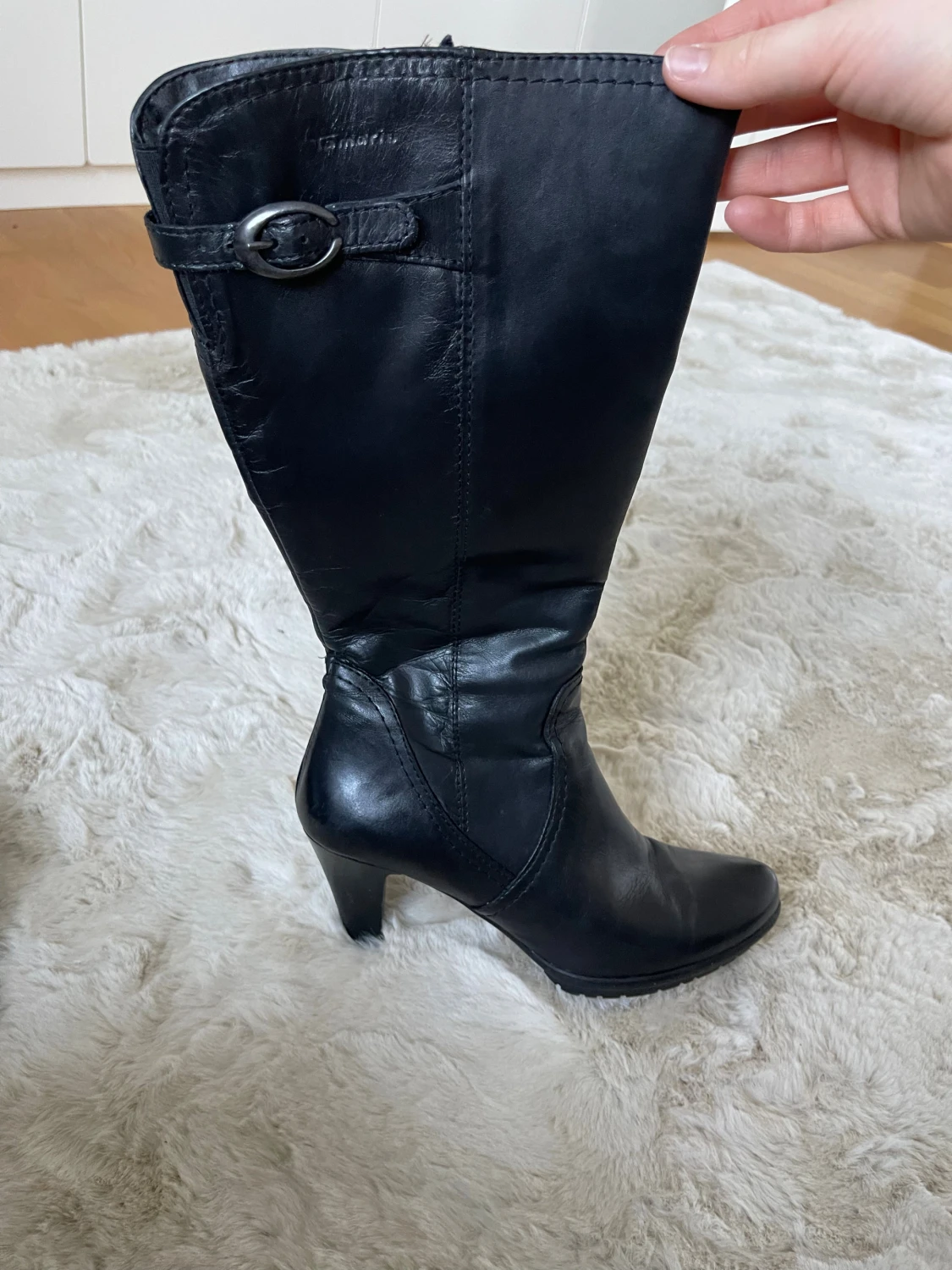 Svarta stövlar med klack från Tamaris - 1