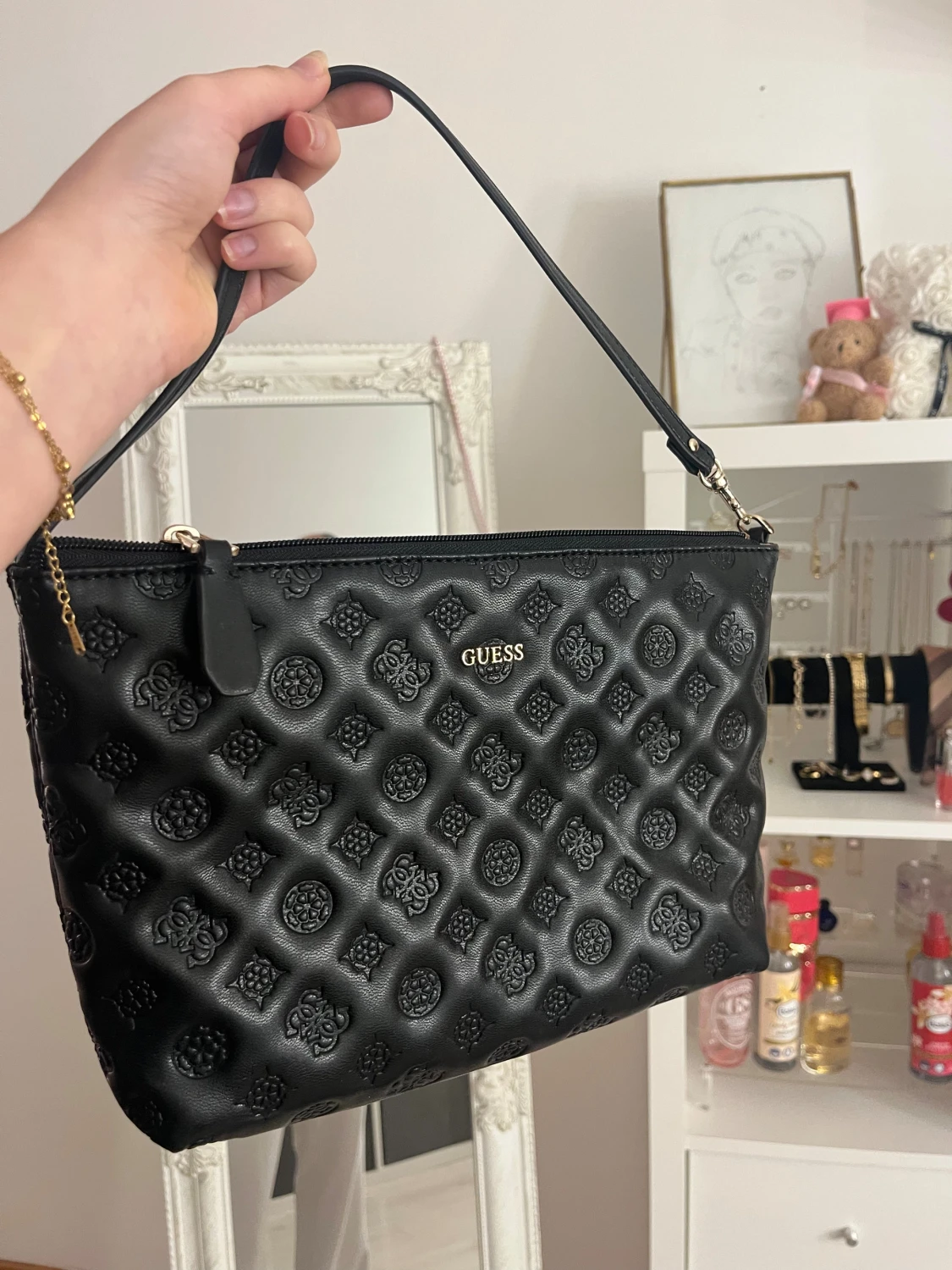 Svart quiltad axelväska från Guess