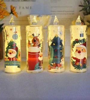 4 st LED Juldekoration Ljus Santa 12cm - Fyra LED-ljus med julmotiv, inklusive tomte och gran. Varje ljus är 12 cm högt och har en klar plastflamma. Perfekt för stämningsfull juldekoration. 