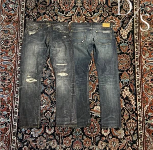 Unika Ralph lauren jeans - Riktigt coola Ralph lauren jeans med feta slitningar, bra skick modellen är varick slim straigh. Midja:44cm längd:102cm Benöppning:18cm