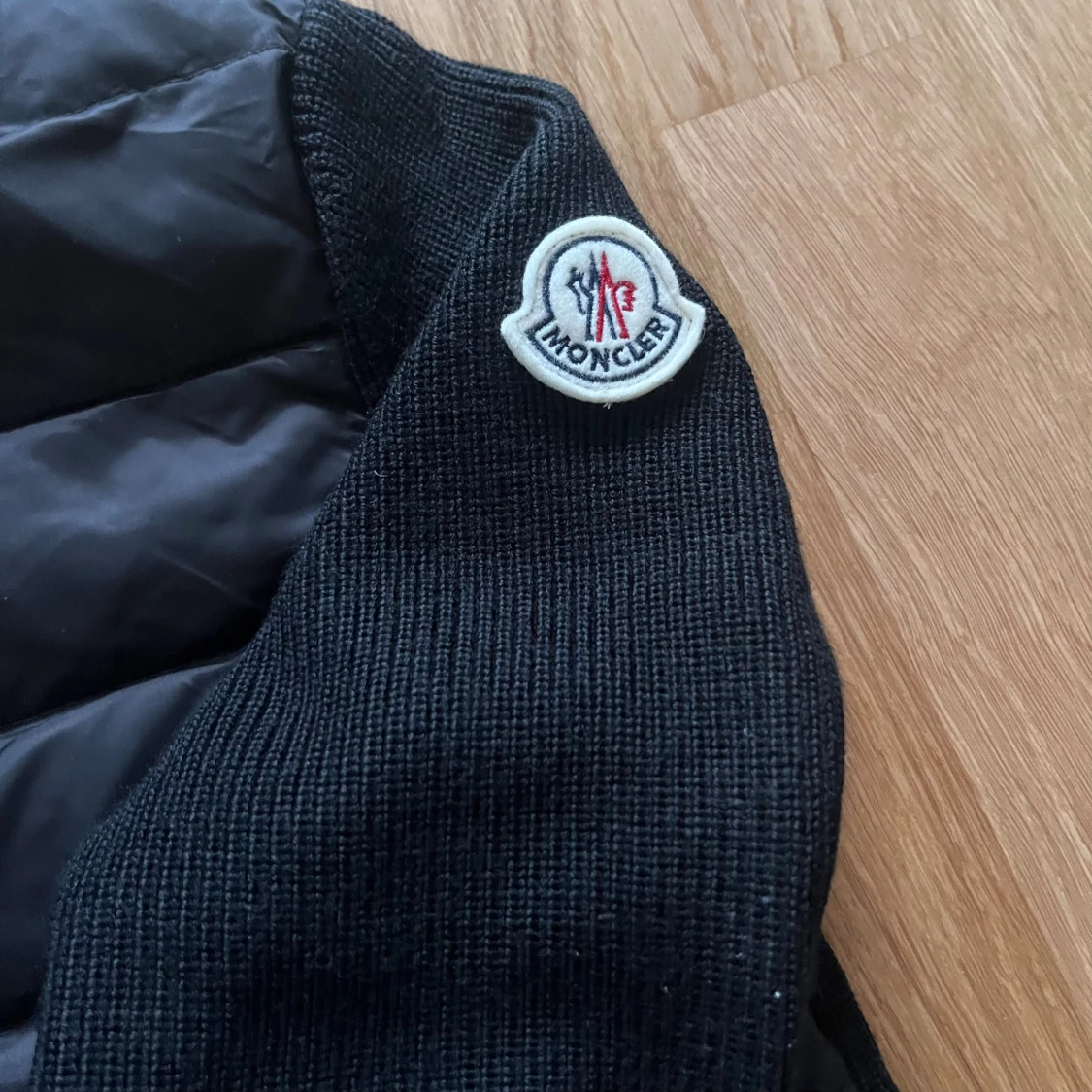 Svart pufferjacka från Moncler