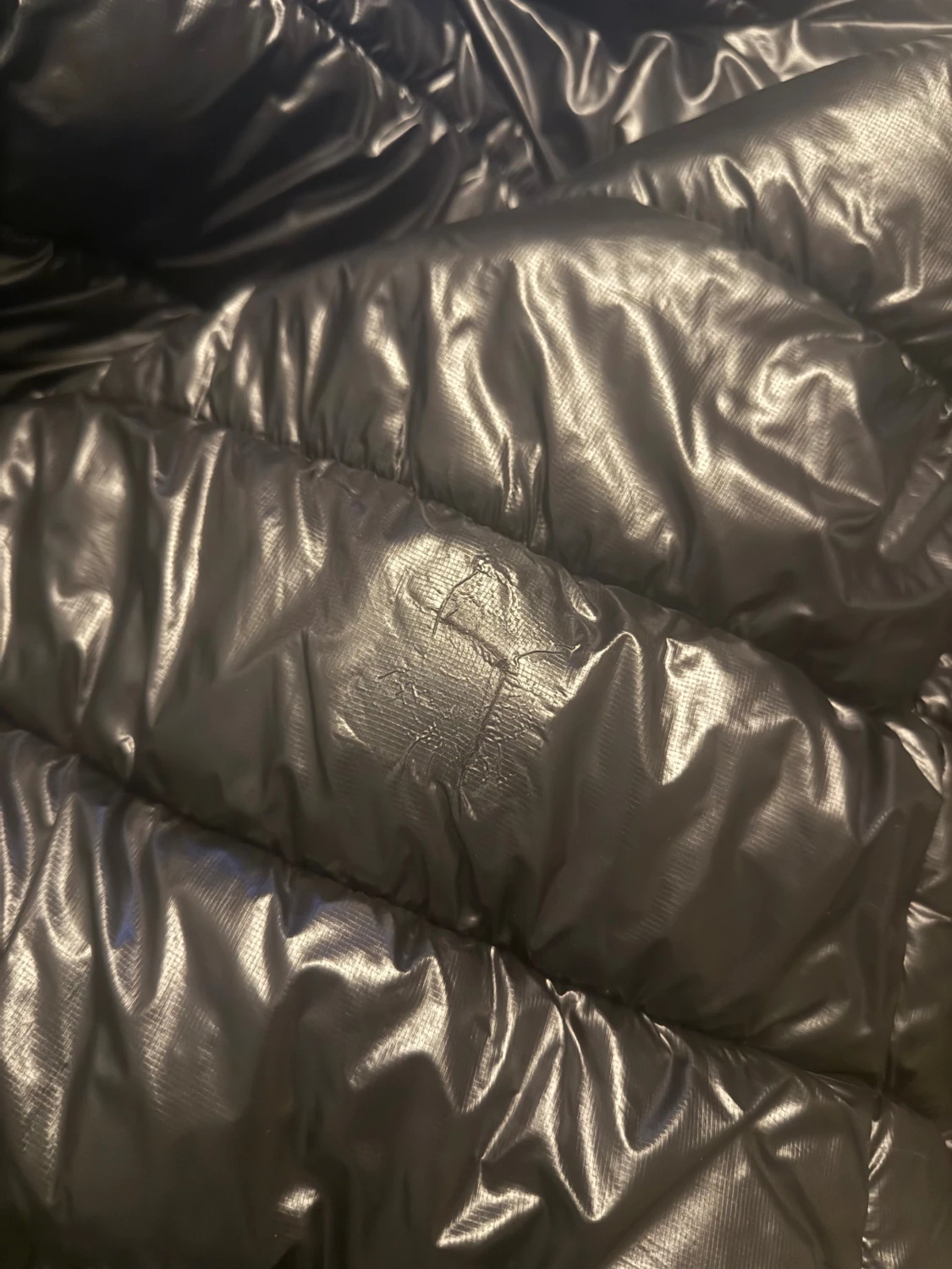 Svart pufferjacka med huva - 1