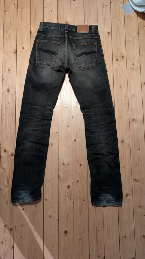 Sjukt feta och ovanliga Nudie jeans. Slim/straight fit - W28 och L34 så passar bra på folk över 180 typ. Average Joe passform