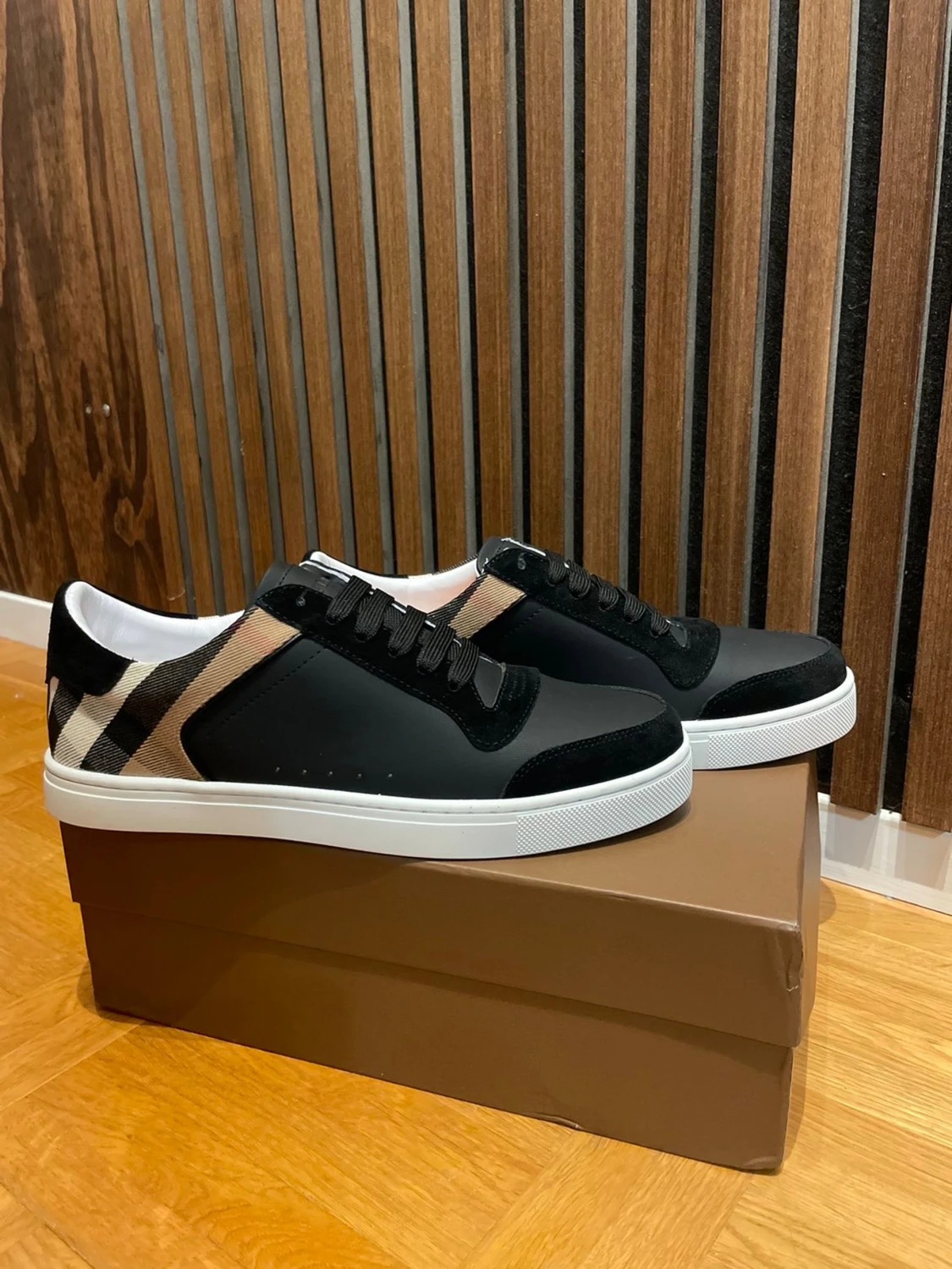 Burberry sneakers med rutig detalj - 1