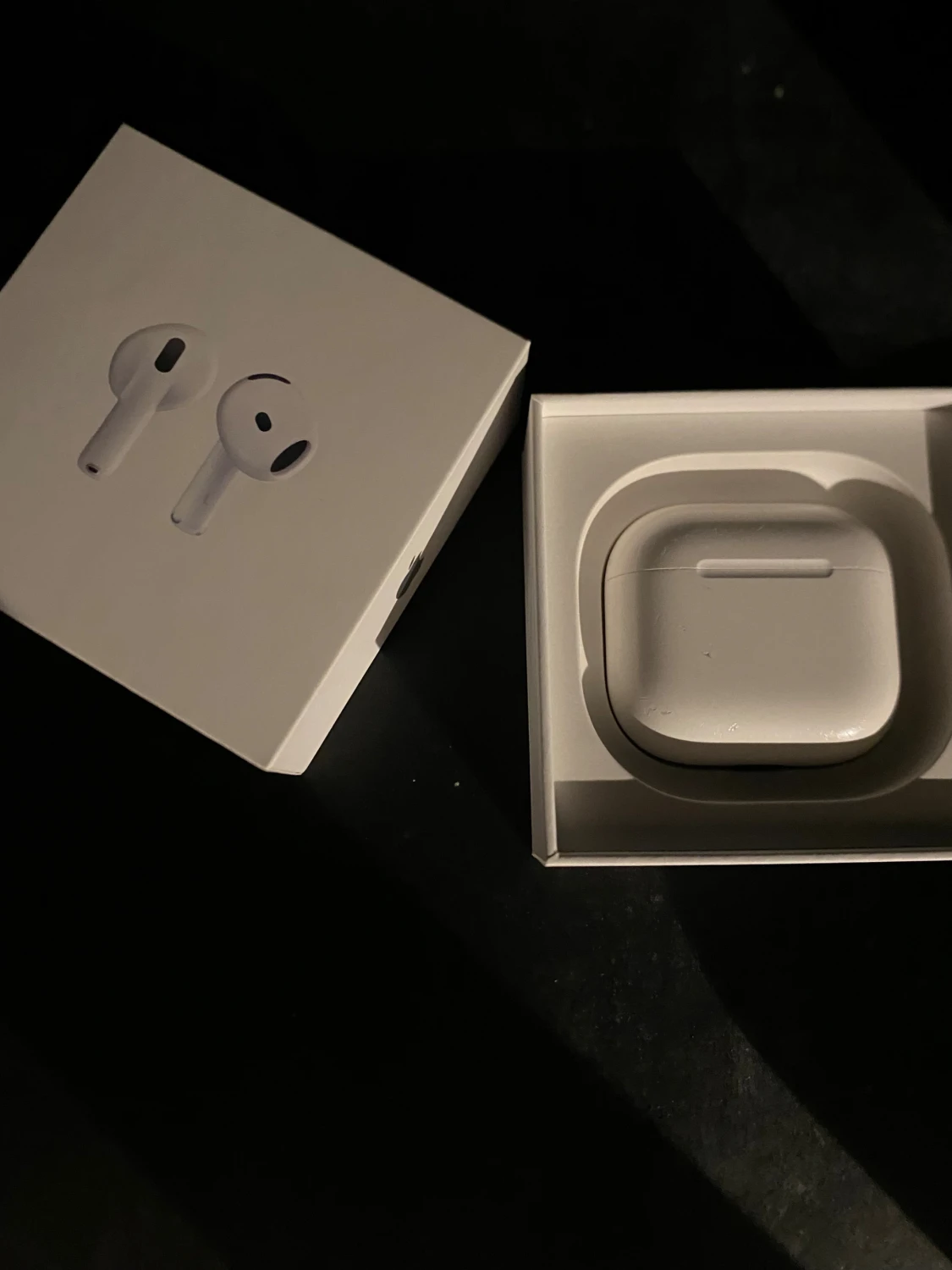 AirPods 4 - 1