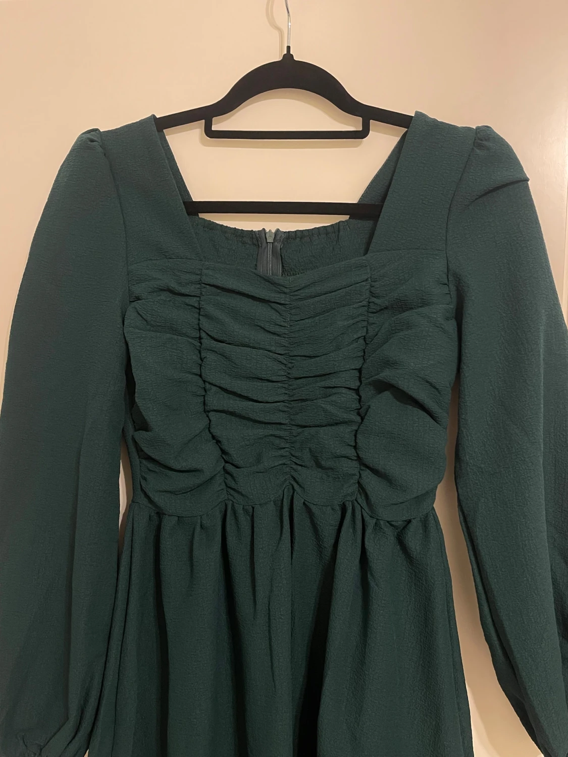 Mörkgrön långklänning