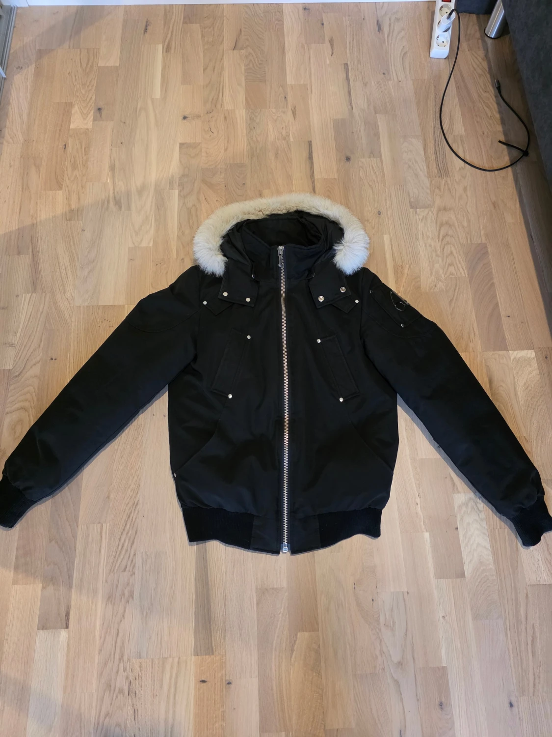 Svart vinterjacka från Moose Knuckles medium storlek - 3