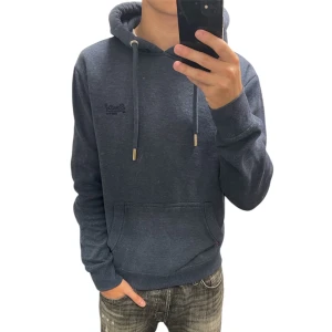 Superdry hoodie - Snygg blå Superdry hoodie. Mycket bra skick. Modellen är 173cm, 64kg. Pris kan diskuteras!!