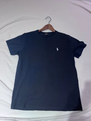 Blå ralph lauren tisha - Riktigt fräsh t shirt som är ny