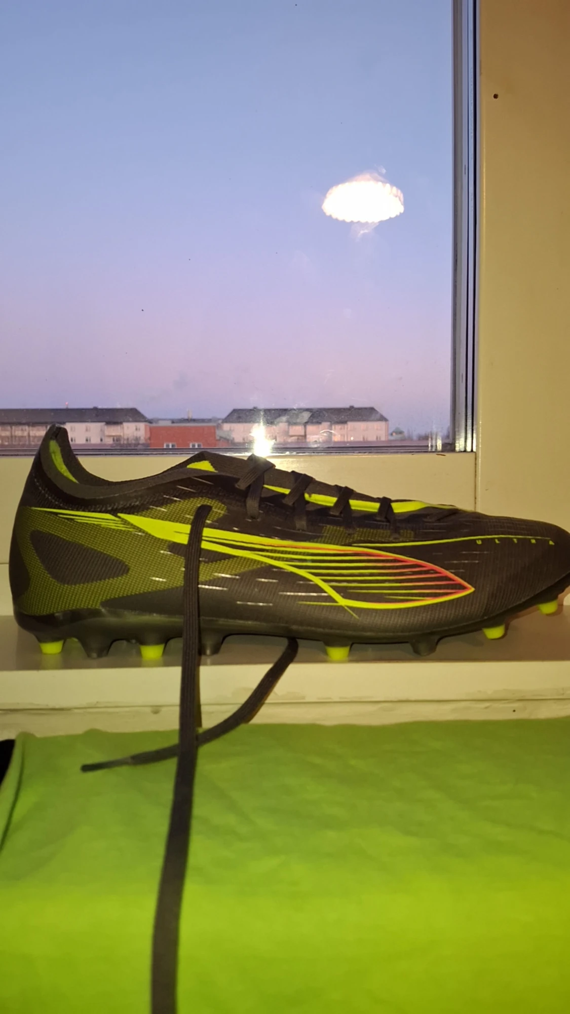 Puma Ultra svarta och neon fotbollsskor - 5