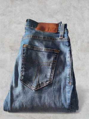 Blå Tiger of sweden jeans  - Snygga Tiger of sweden jeans. Klassiska blå jeans i ett väldigt bra skick. Slim i passform och storlek 26/34. Hör av er vid minsta fundering 