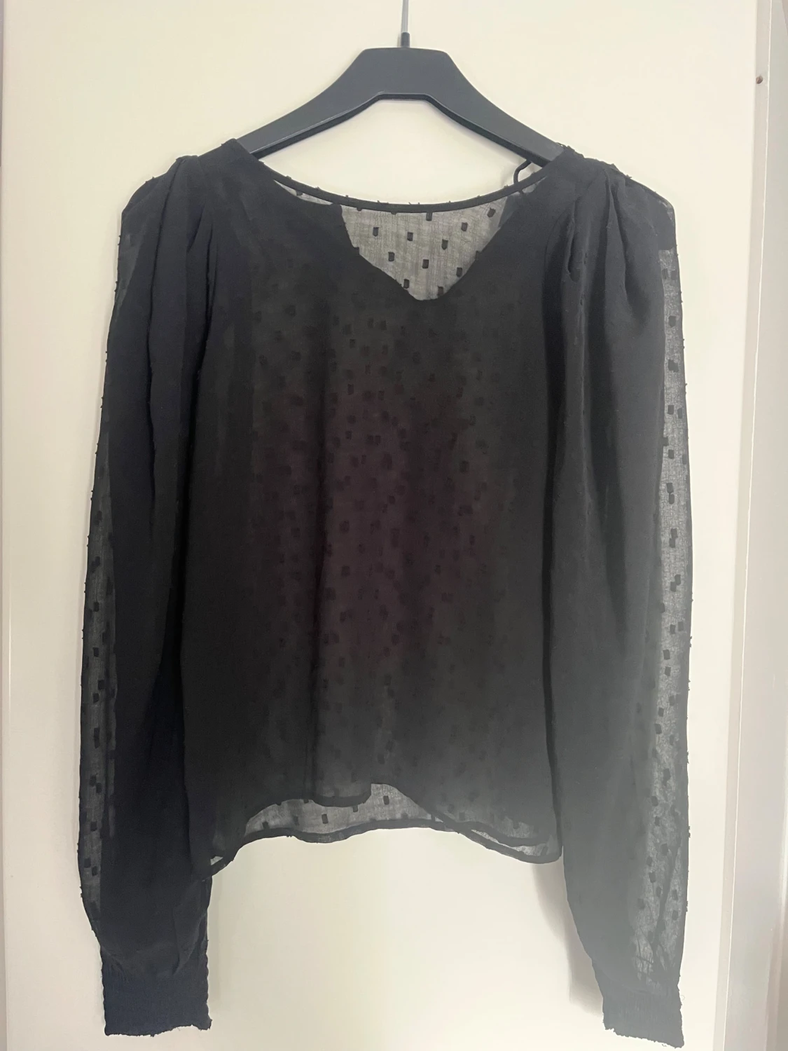 Svart prickig blus från Lindex  - 1