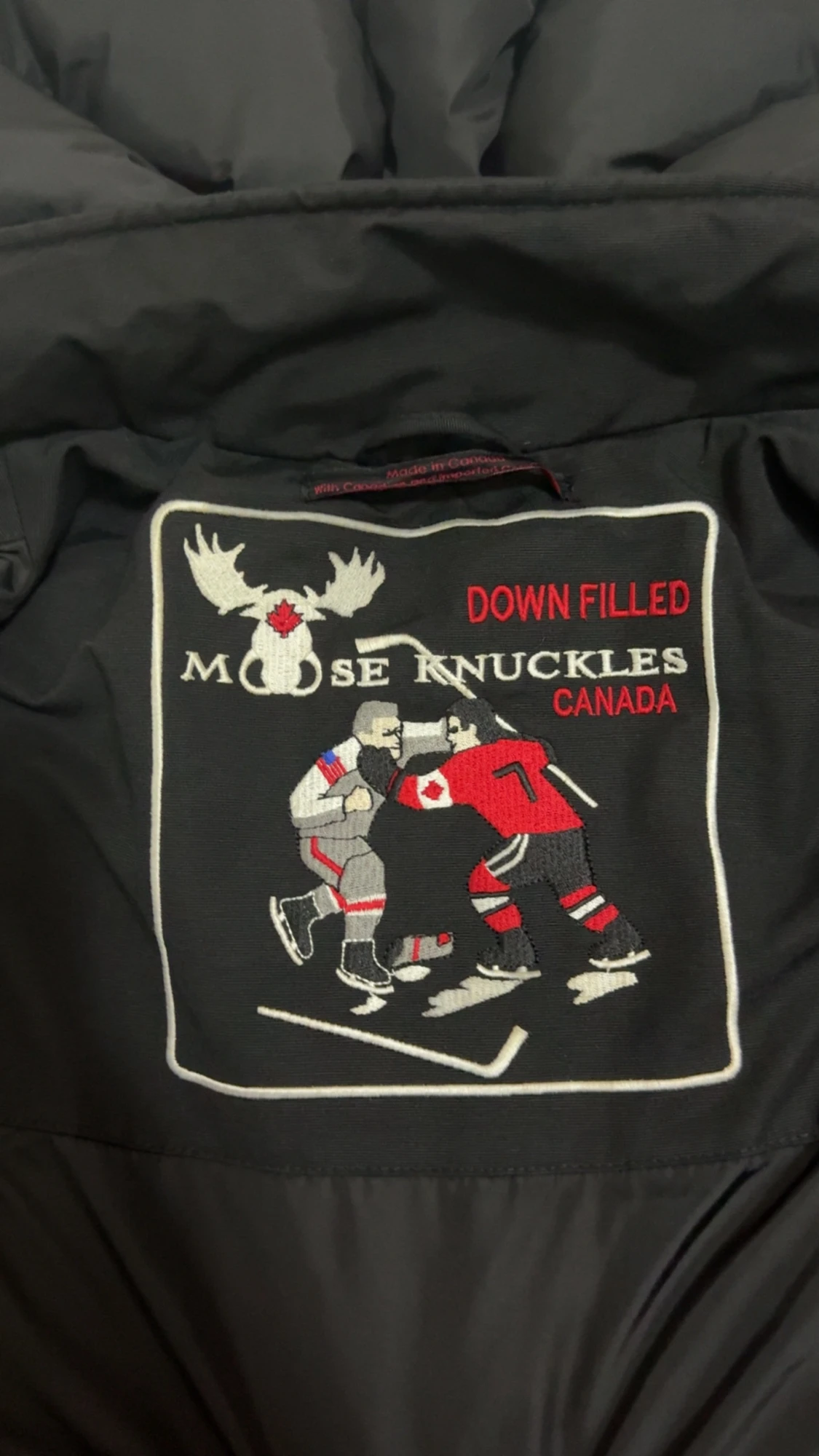 Svart pufferjacka med pälsluva - 4