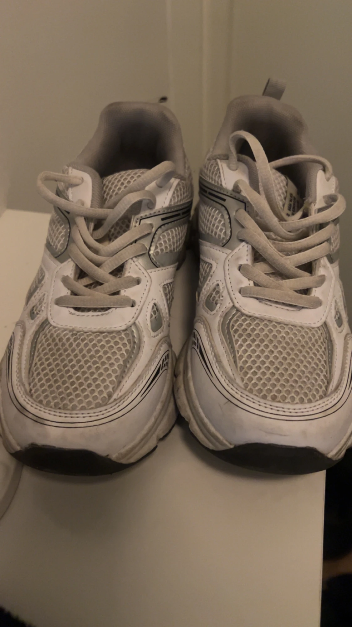 Vita mesh-sneakers med snörning - 1