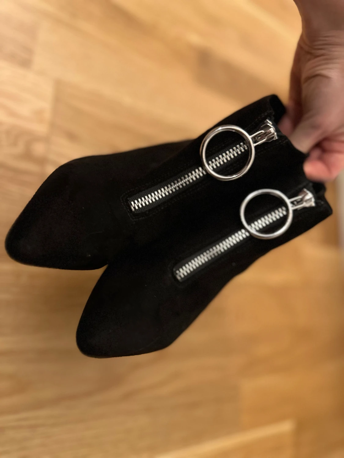 Svarta stövletter med spetsig tå - 1