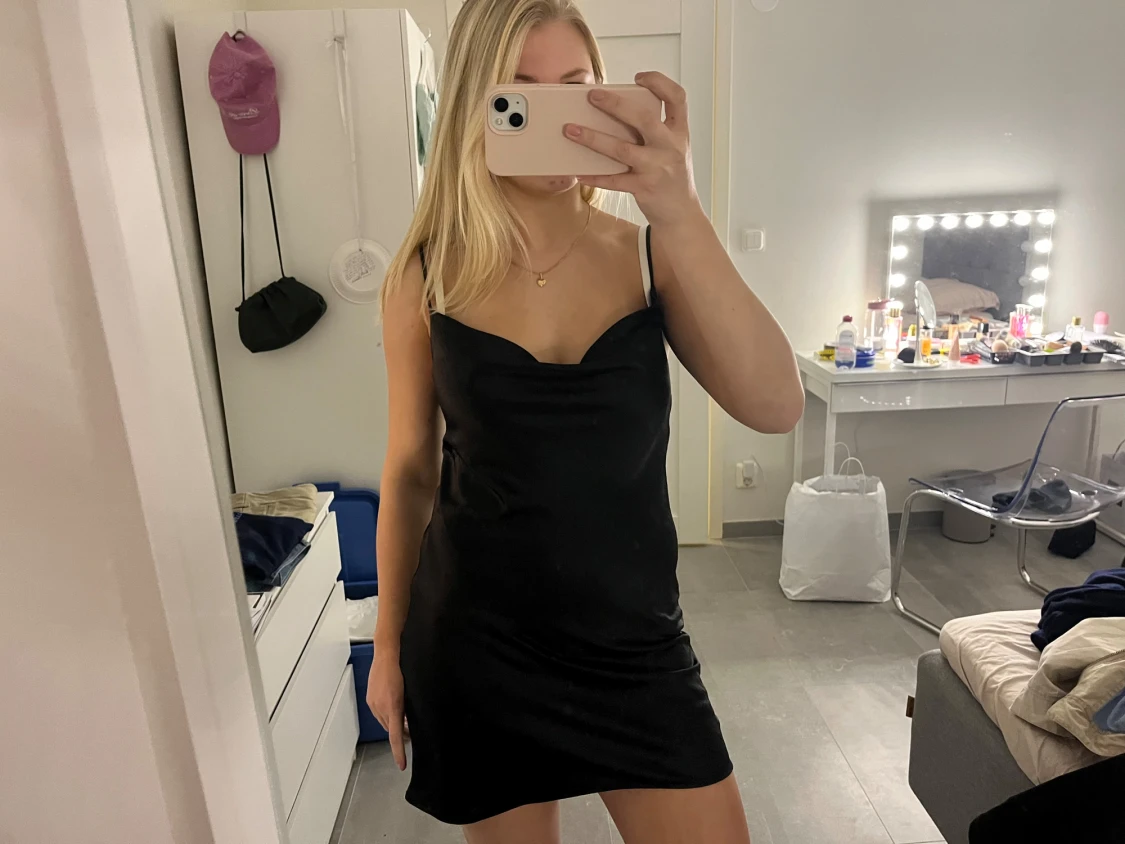 Svart klänning - 1