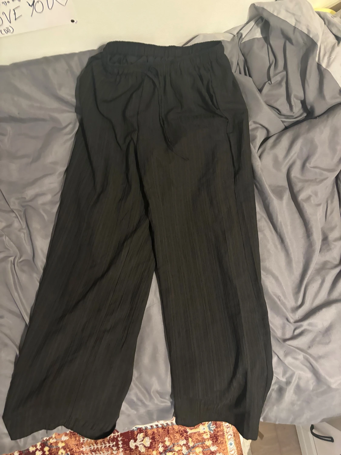 Black loose pants