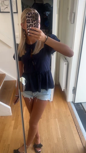 Topp med rosett - Jätte söt tröja, knappt använd 🥰