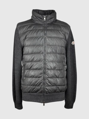 Moncler Cardigan jacka - | Säljer en Moncler Cardigan jacka i riktigt bra använt skick. | Storlek: Large | Hör av dig vid frågor eller funderingar.
