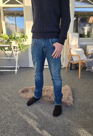 Replay jeans - Supersnygga Replay jeans i storlek 32/32 skriv om du undrar något! 😄