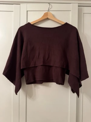 Poncho Zara - Brun Poncho som jag köpte i Portugal från Zara. Storlek M🩷