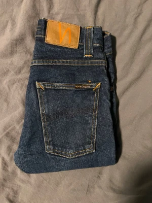 Nudie jeans Grim Tim - Feta nudie jeans i storlek w27 l32. De är i mycket bra skick och utan någon tvätt. Nypris ~ 1300. Pris är ej hugget i sten och kom gärna med bud