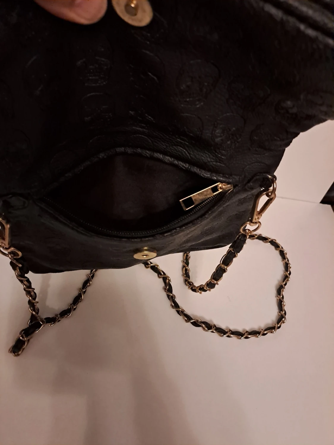 Svart axelväska med döskallemönster - 1