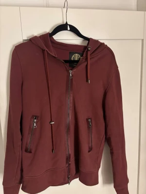 Limitato zip hoodie  - En limitato zip hoodie väldigt skön o perfekt för kyligare dagar o chill dagar inga defekter 
